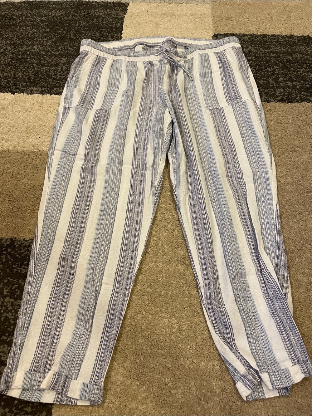 Old Navy Blue & White Striped Women's Capris